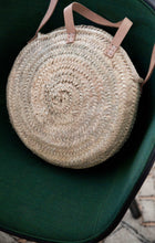 Load image into Gallery viewer, Set of Straw Round Bag with Leather Handle (*3)
