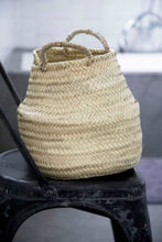 Load image into Gallery viewer, Straw Bag Pot Shape with Straw Handle
