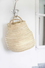 Load image into Gallery viewer, Straw Bag Pot Shape with Straw Handle
