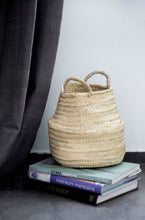 Load image into Gallery viewer, Straw Bag Pot Shape with Straw Handle
